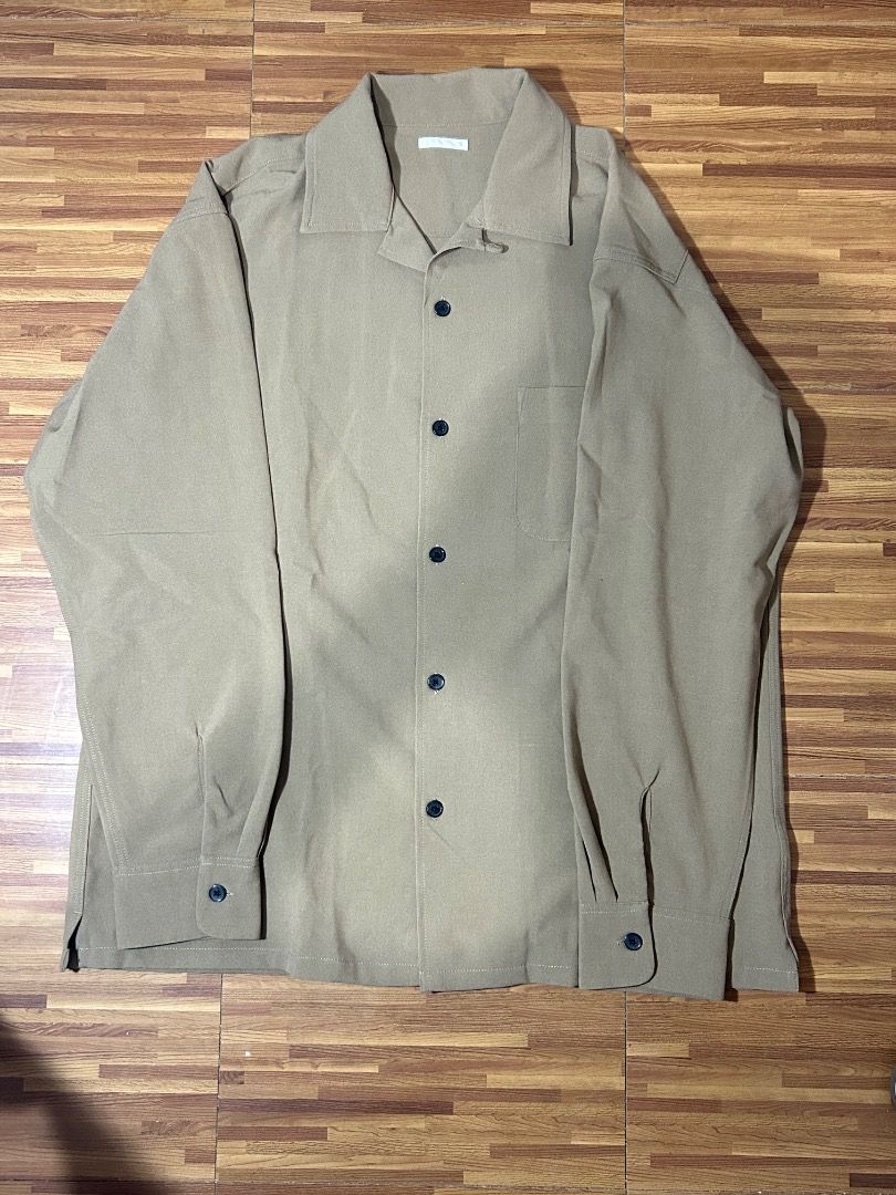 GU Button Down Long sleeve (Category: Tshirts & Polo Shirts ) located in Cebu City. Submitted by m.arn127 (Listing ID 1469077304, Image 2). Description: rfs: color doesn't suit me used only once color is more brown in person Dimensions: L: 27 inch W: 20 inch size small on tag SF to be shouldered by buyer.