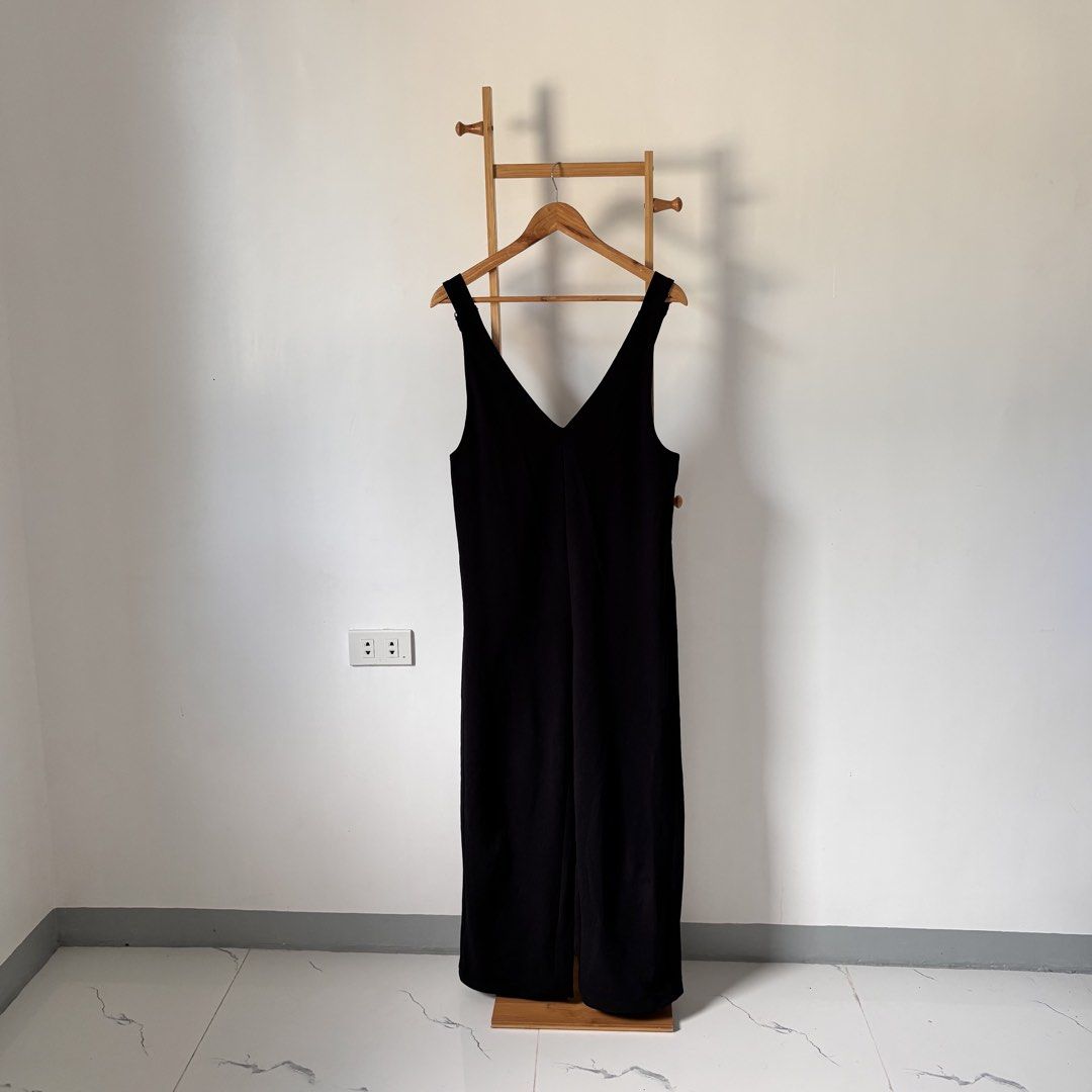 GU by UNIQL0 cut and sew overalls (Category: Other Bottoms) located in Guiguinto. Submitted by candlonlineshop (Listing ID 1469091932, Image 2). Description: ✨FIRST TO PAY BASIS✨ GU by UNIQL0 cut and sew overalls Size on tag: medium Condition: 9.5/10 Flaw/s: none ₱300 + sf 📍Bulacan 🚚Sh0pee check out (SPX) | J&T express •Items may have minor unnoticed flaws — please manage your expectations as you are dealing with thrifted items. •Color may vary