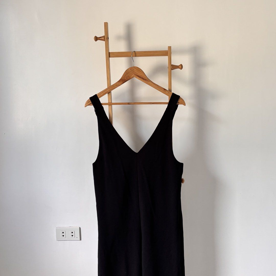 GU by UNIQL0 cut and sew overalls (Category: Other Bottoms) located in Guiguinto. Submitted by candlonlineshop (Listing ID 1469091932, Image 3). Description: ✨FIRST TO PAY BASIS✨ GU by UNIQL0 cut and sew overalls Size on tag: medium Condition: 9.5/10 Flaw/s: none ₱300 + sf 📍Bulacan 🚚Sh0pee check out (SPX) | J&T express •Items may have minor unnoticed flaws — please manage your expectations as you are dealing with thrifted items. •Color may vary