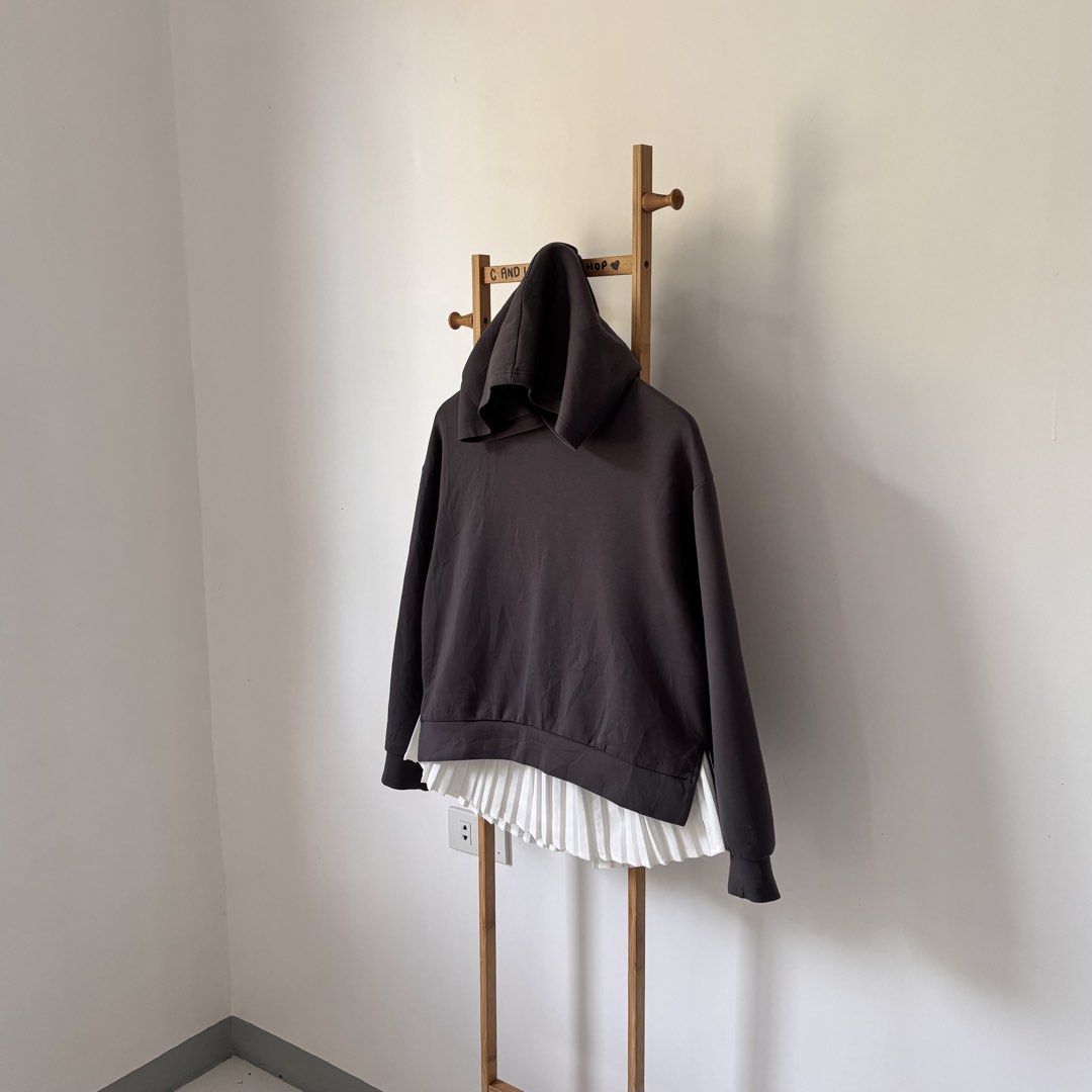 GU by UNIQL0 double face pullover hoodie (Category: Longsleeves) located in Guiguinto. Submitted by candlonlineshop (Listing ID 1469097759, Image 3). Description: ✨FIRST TO PAY BASIS✨ GU by UNIQL0 double face pullover hoodie Size on tag: small Condition: 9.5/10 Width : 20.5” Length: 20.8” Flaw/s: none ₱350 + sf 📍Bulacan 🚚Sh0pee check out (SPX) | J&T express •Items may have minor unnoticed flaws — please manage your expectations as you are deali