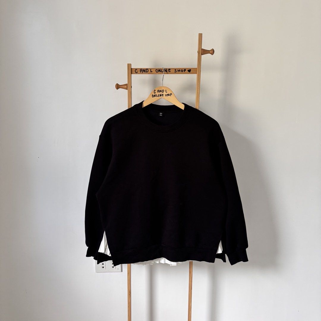 GU BY UNIQL0 OVERSIZED PUFF SWEATER (Category: Longsleeves) located in Guiguinto. Submitted by candlonlineshop (Listing ID 1469092390, Image 2). Description: ✨FIRST TO PAY BASIS✨ GU by UNIQL0 oversized puff sweatshirt Size on tag: medium Condition: 9.5/10 Width : 21” Length: 24” Flaw/s: none ₱350 + sf 📍Bulacan 🚚Sh0pee check out (SPX) | J&T express •Items may have minor unnoticed flaws — please manage your expectations as you are dealing with th
