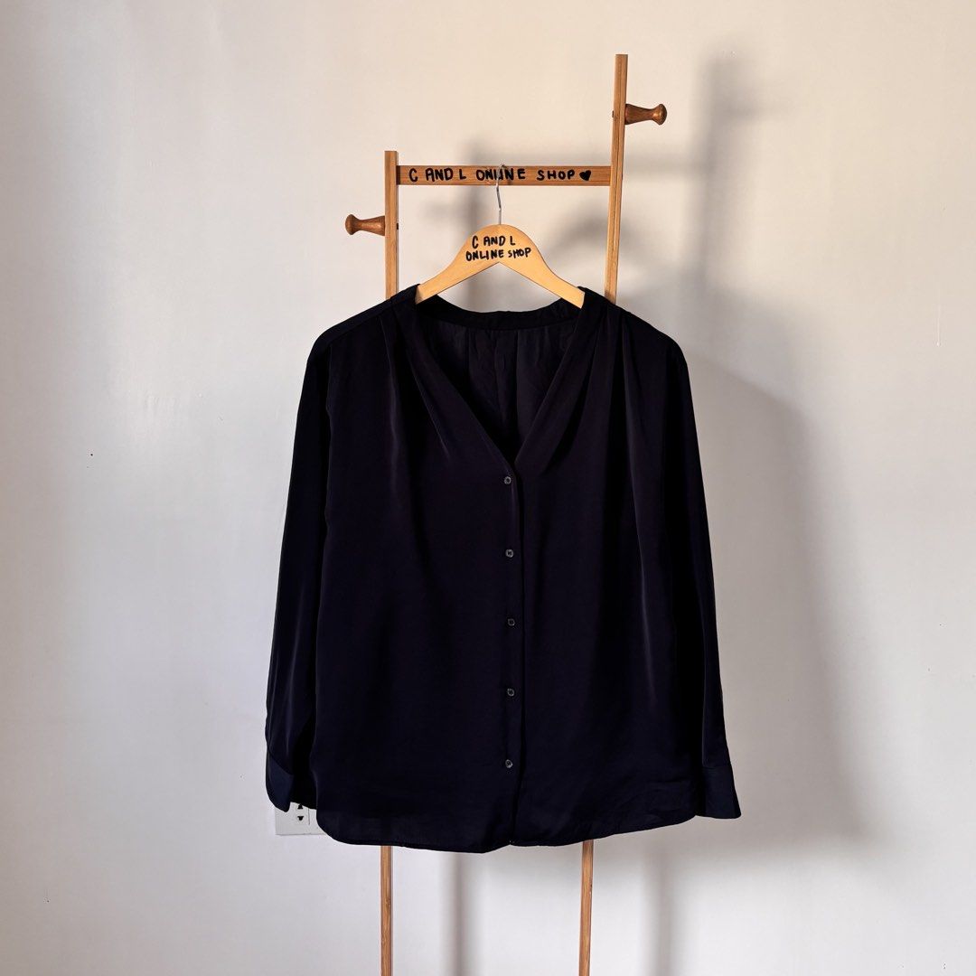 GU BY UNIQL0 SATIN COLLAR SHIRT (Category: Longsleeves) located in Guiguinto. Submitted by candlonlineshop (Listing ID 1469093804, Image 2). Description: ✨FIRST TO PAY BASIS✨ GU by UNIQL0 satin collar shirt Size on tag: large Condition: 9.5/10 Width : 20” Length: 18” Flaw/s: none ₱300 + sf 📍Bulacan 🚚Sh0pee check out (SPX) | J&T express •Items may have minor unnoticed flaws — please manage your expectations as you are dealing with thrifted items