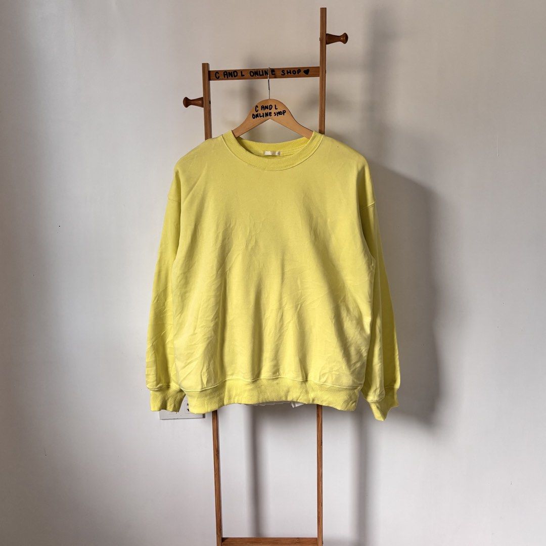 GU by UNIQL0 sweatshirt pullover (Category: Longsleeves) located in Guiguinto. Submitted by candlonlineshop (Listing ID 1469094192, Image 2). Description: ✨FIRST TO PAY BASIS✨ GU by UNIQL0 sweatshirt pullover Size on tag: XL Condition: 9/10 Width : 22” Length: 25” Flaw/s: light stain ₱250 + sf 📍Bulacan 🚚Sh0pee check out (SPX) | J&T express •Items may have minor unnoticed flaws — please manage your expectations as you are dealing with thrifted i