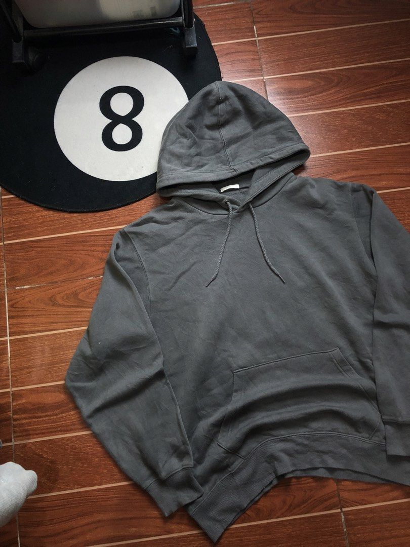 GU grey hoodie (Category: Coats, Jackets and Outerwear) located in Cavite. Submitted by secondhandco.archive552 (Listing ID 1468936221, Image 3). Description: GU GREY 📌W(21) L(25) 📌ISSUE: N/A 📌COLOR RATE: 9.9/10 📌CONDITION: 9.9/10.