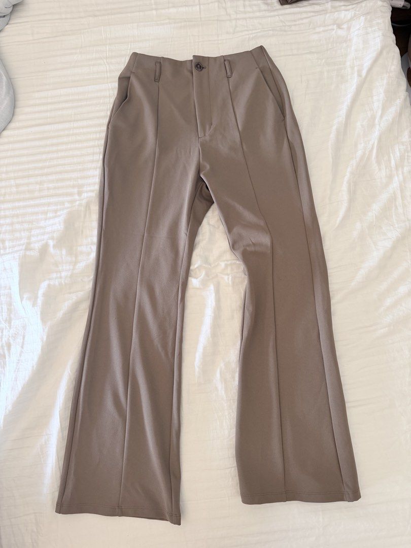 GU High waist brown trousers SMALL (Category: Other Bottoms) located in Cebu City. Submitted by calligraphybyden (Listing ID 1468930608, Image 1). Description: Wore once. Cant fit anymore after giving birth .