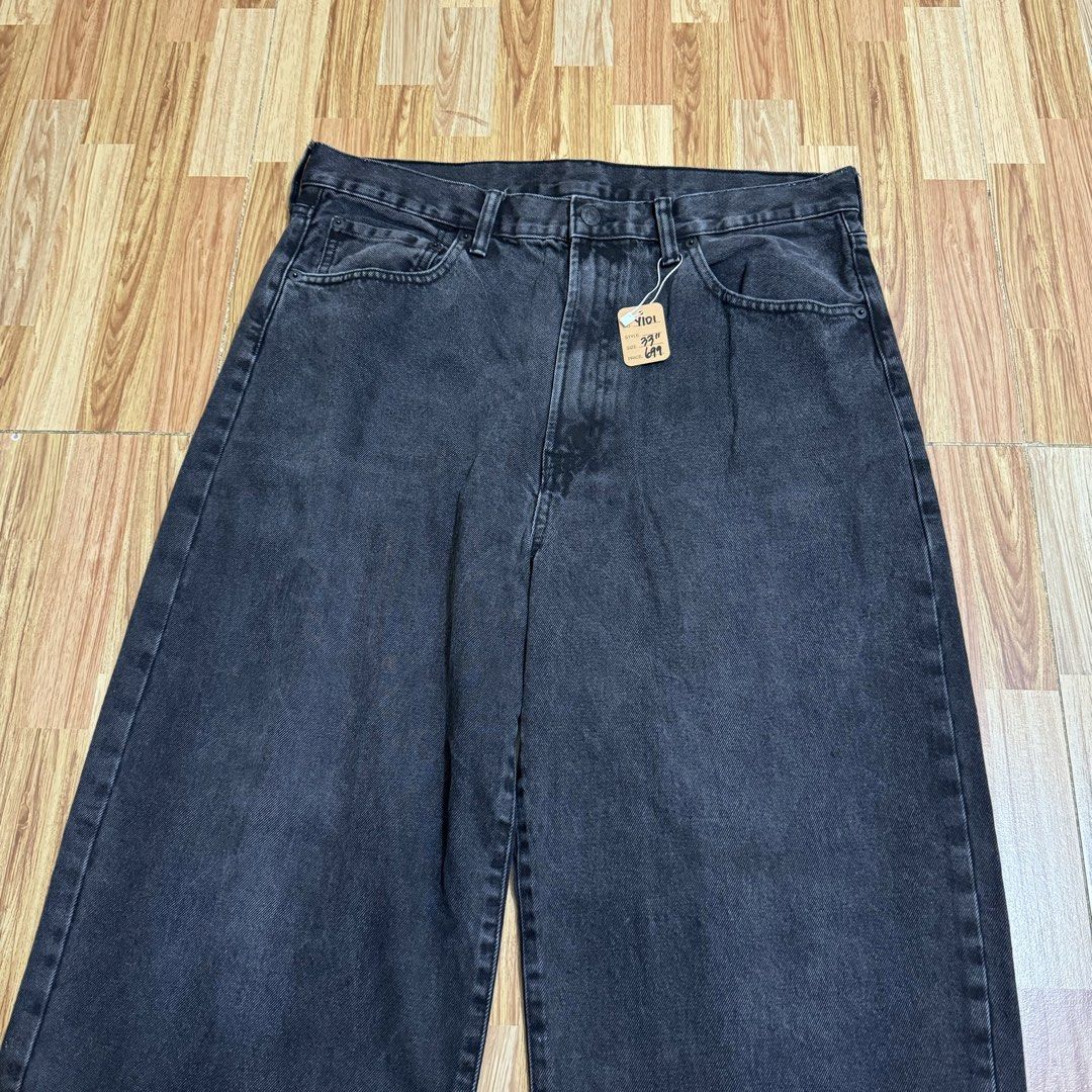 GU MEN’S BAGGY JEANS (Category: Jeans) located in Manila. Submitted by thrifthing_121102 (Listing ID 1469141061, Image 2). Description: GU MEN’S BAGGY JEANS •SIZE: 33 •WAIST: 33” •LENGTH: 40” •HEM: 10” •COLOR: Washed Black •CODE: Y101 •EXCELLENT CONDITION •NO ISSUES ₱699 + SF ✅All items are in excellent to new condition. ✅Color may vary due to lighting. 📦J&T Express or Lalamove Shipping. 💸Gcash Payment. 📍Moonwalk, Paranaque City.