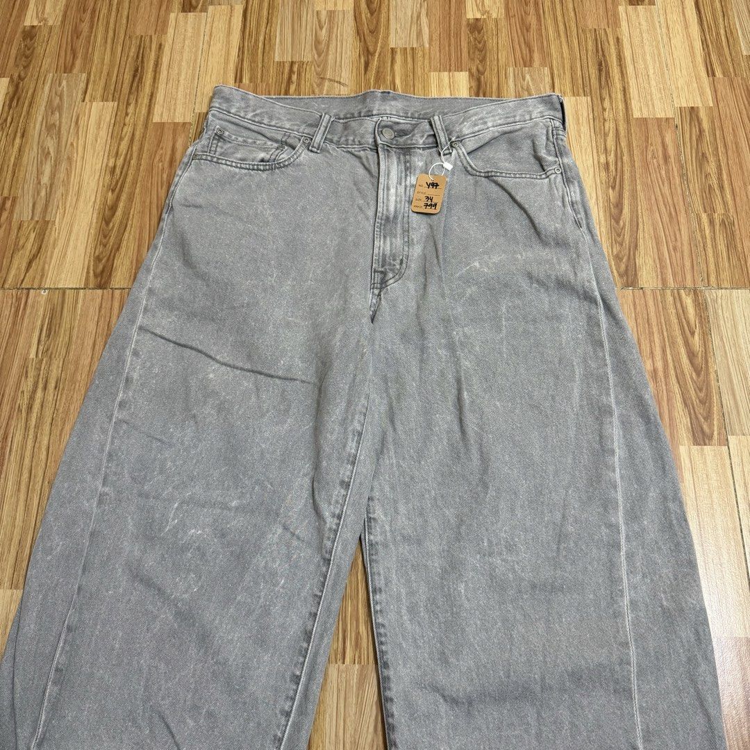 GU MEN’S BARREL LEG JEANS (Category: Jeans) located in Manila. Submitted by thrifthing_121102 (Listing ID 1469139211, Image 2). Description: GU MEN’S BARREL LEG JEANS •SIZE: 34 •WAIST: 34” •LENGTH: 39” •HEM: 10” •COLOR: Acid Washed •CODE: Y97 •EXCELLENT CONDITION •NO ISSUES ₱799 + SF ✅All items are in excellent to new condition. ✅Color may vary due to lighting. 📦J&T Express or Lalamove Shipping. 💸Gcash Payment. 📍Moonwalk, Paranaque City.