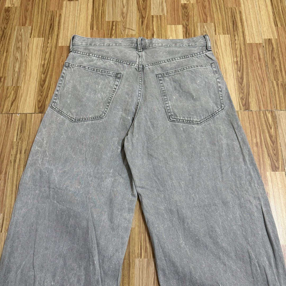 GU MEN’S BARREL LEG JEANS (Category: Jeans) located in Manila. Submitted by thrifthing_121102 (Listing ID 1469139211, Image 3). Description: GU MEN’S BARREL LEG JEANS •SIZE: 34 •WAIST: 34” •LENGTH: 39” •HEM: 10” •COLOR: Acid Washed •CODE: Y97 •EXCELLENT CONDITION •NO ISSUES ₱799 + SF ✅All items are in excellent to new condition. ✅Color may vary due to lighting. 📦J&T Express or Lalamove Shipping. 💸Gcash Payment. 📍Moonwalk, Paranaque City.