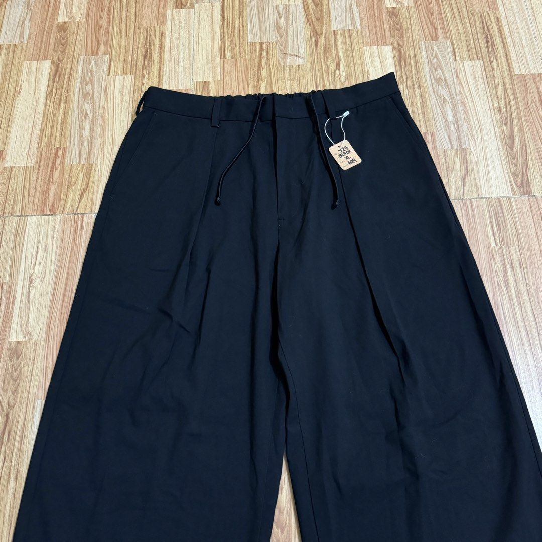 GU MEN’S BARREL LEG TROUSER (Category: Trousers) located in Manila. Submitted by thrifthing_121102 (Listing ID 1469017695, Image 2). Description: GU MEN’S BARREL LEG TROUSER •SIZE: XL •WAIST: 34-36” •LENGTH: 41” •HEM: 10” •COLOR: Balck •CODE: Y27 •EXCELLENT CONDITION •NO ISSUES ₱699 + SF ✅All items are in excellent to new condition. ✅Color may vary due to lighting. 📦J&T Express or Lalamove Shipping. 💸Gcash Payment. 📍Moonwalk, Paranaque City.