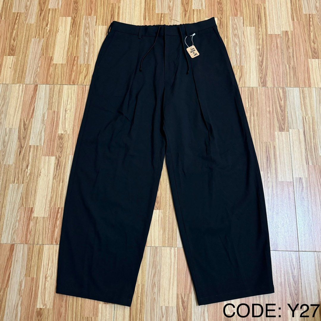 GU MEN’S BARREL LEG TROUSER (Category: Trousers) located in Manila. Submitted by thrifthing_121102 (Listing ID 1469017695, Image 1). Description: GU MEN’S BARREL LEG TROUSER •SIZE: XL •WAIST: 34-36” •LENGTH: 41” •HEM: 10” •COLOR: Balck •CODE: Y27 •EXCELLENT CONDITION •NO ISSUES ₱699 + SF ✅All items are in excellent to new condition. ✅Color may vary due to lighting. 📦J&T Express or Lalamove Shipping. 💸Gcash Payment. 📍Moonwalk, Paranaque City.