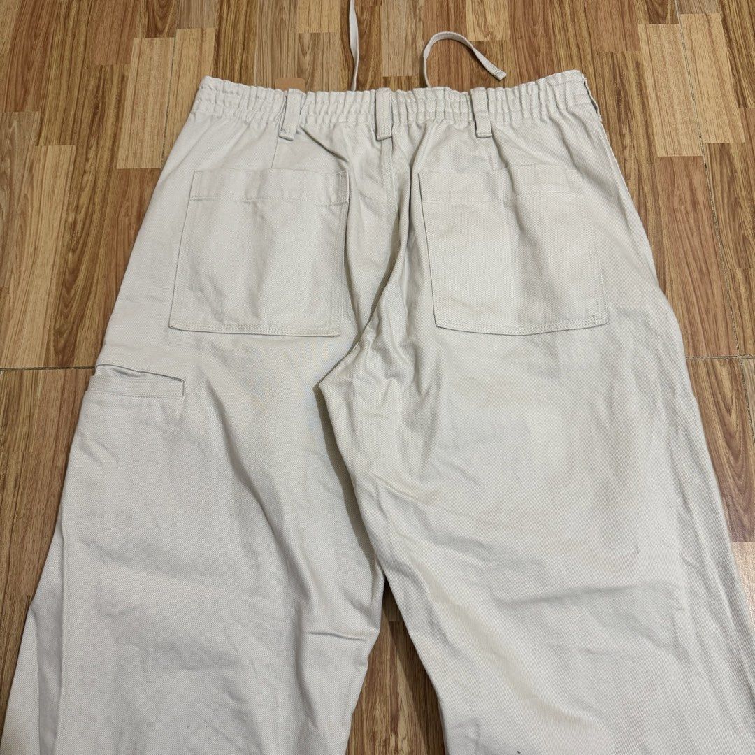GU MEN’S BARREL LEG WORK PANTS (Category: Jeans) located in Manila. Submitted by thrifthing_121102 (Listing ID 1469138516, Image 3). Description: GU MEN’S BARREL LEG WORK PANTS •SIZE: XL •WAIST: 34-36” •LENGTH: 40.5” •HEM: 10” •COLOR: Off White •CODE: Y94 •EXCELLENT CONDITION •NO ISSUES ₱699 + SF ✅All items are in excellent to new condition. ✅Color may vary due to lighting. 📦J&T Express or Lalamove Shipping. 💸Gcash Payment. 📍Moonwalk, Paranaqu