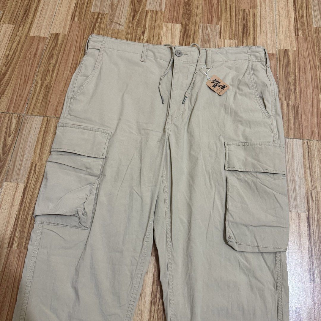 GU MEN’S CARGO PANTS (Category: Trousers) located in Manila. Submitted by thrifthing_121102 (Listing ID 1469135285, Image 2). Description: GU MEN’S CARGO PANTS •SIZE: XL •WAIST: 35-37” •LENGTH: 38.5” •HEM: 7” •COLOR: Beige •CODE: Y81 •EXCELLENT CONDITION •NO ISSUES ₱599 + SF ✅All items are in excellent to new condition. ✅Color may vary due to lighting. 📦J&T Express or Lalamove Shipping. 💸Gcash Payment. 📍Moonwalk, Paranaque City.