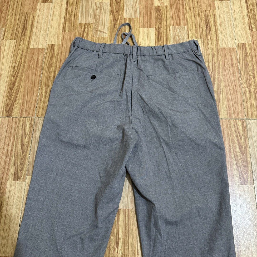 GU MEN’S EASY ANKLE PANTS (Category: Trousers) located in Manila. Submitted by thrifthing_121102 (Listing ID 1469018976, Image 3). Description: GU MEN’S EASY ANKLE PANTS •SIZE: Medium •WAIST: 30-32” •LENGTH: 36.5” •HEM: 6.5” •COLOR: Gray •CODE: Y32 •EXCELLENT CONDITION •NO ISSUES ₱599 + SF ✅All items are in excellent to new condition. ✅Color may vary due to lighting. 📦J&T Express or Lalamove Shipping. 💸Gcash Payment. 📍Moonwalk, Paranaque City.