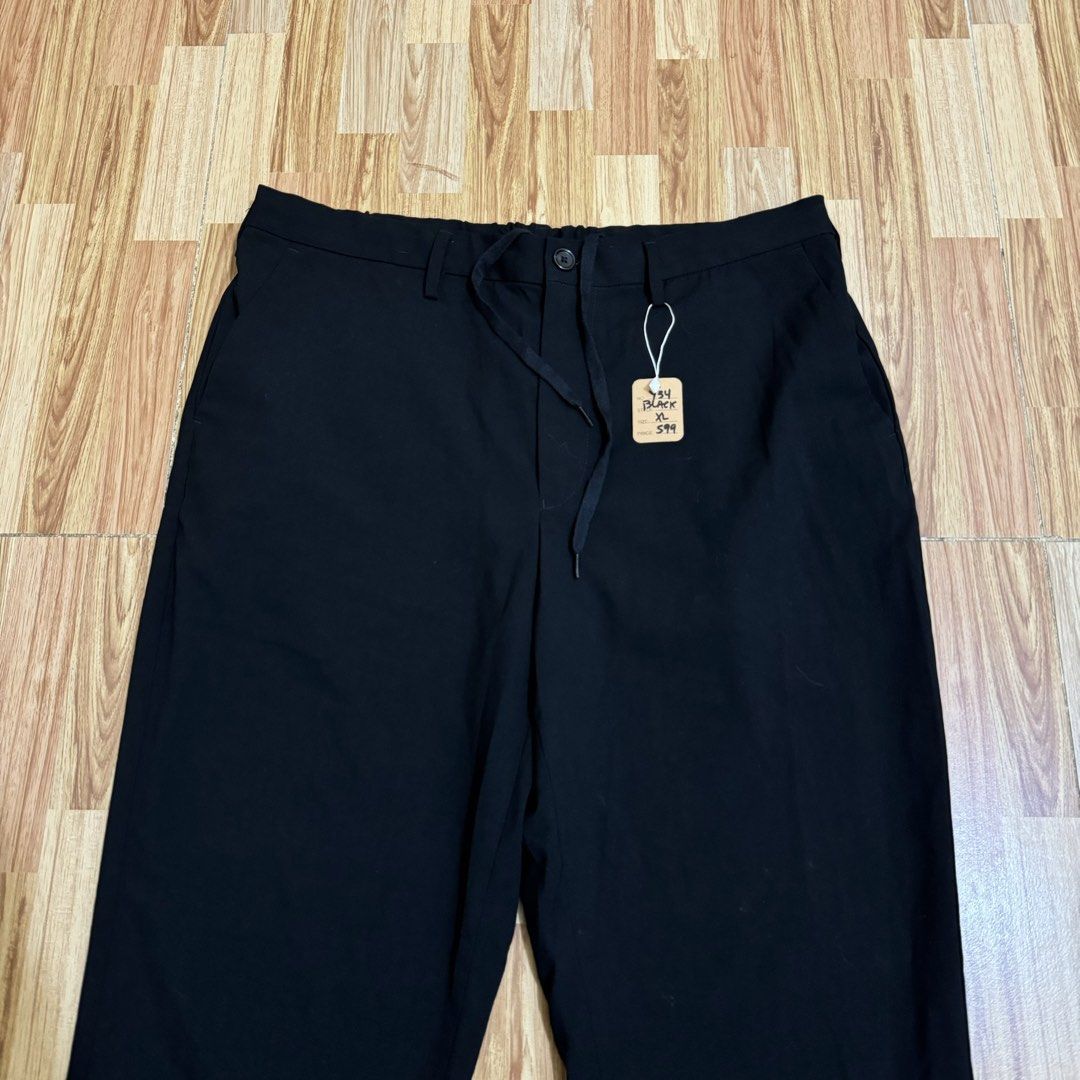 GU MEN’S EASY ANKLE PANTS (Category: Trousers) located in Manila. Submitted by thrifthing_121102 (Listing ID 1469069695, Image 2). Description: GU MEN’S EASY ANKLE PANTS •SIZE: XL •WAIST: 34-36” •LENGTH: 38” •HEM: 7” •COLOR: Black •CODE: Y34 •EXCELLENT CONDITION •NO ISSUES ₱599 + SF ✅All items are in excellent to new condition. ✅Color may vary due to lighting. 📦J&T Express or Lalamove Shipping. 💸Gcash Payment. 📍Moonwalk, Paranaque City.