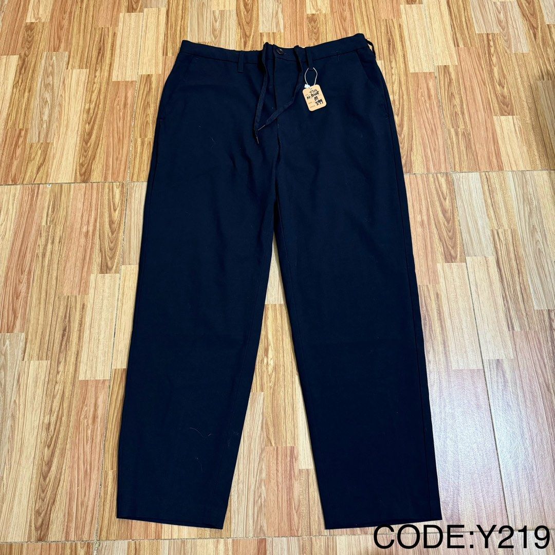 GU MEN’S EASY ANKLE PANTS (Category: Trousers) located in Manila. Submitted by thrifthing_121102 (Listing ID 1469158273, Image 1). Description: GU MEN’S EASY ANKLE PANTS •SIZE: Medium •WAIST: 31-32” •LENGTH: 35” •HEM: 7” •COLOR: Navy Blue •CODE: Y219 •EXCELLENT CONDITION •NO ISSUES ₱499 + SF ✅All items are in excellent to new condition. ✅Color may vary due to lighting. 📦J&T Express or Lalamove Shipping. 💸Gcash Payment. 📍Moonwalk, Paranaque Cit