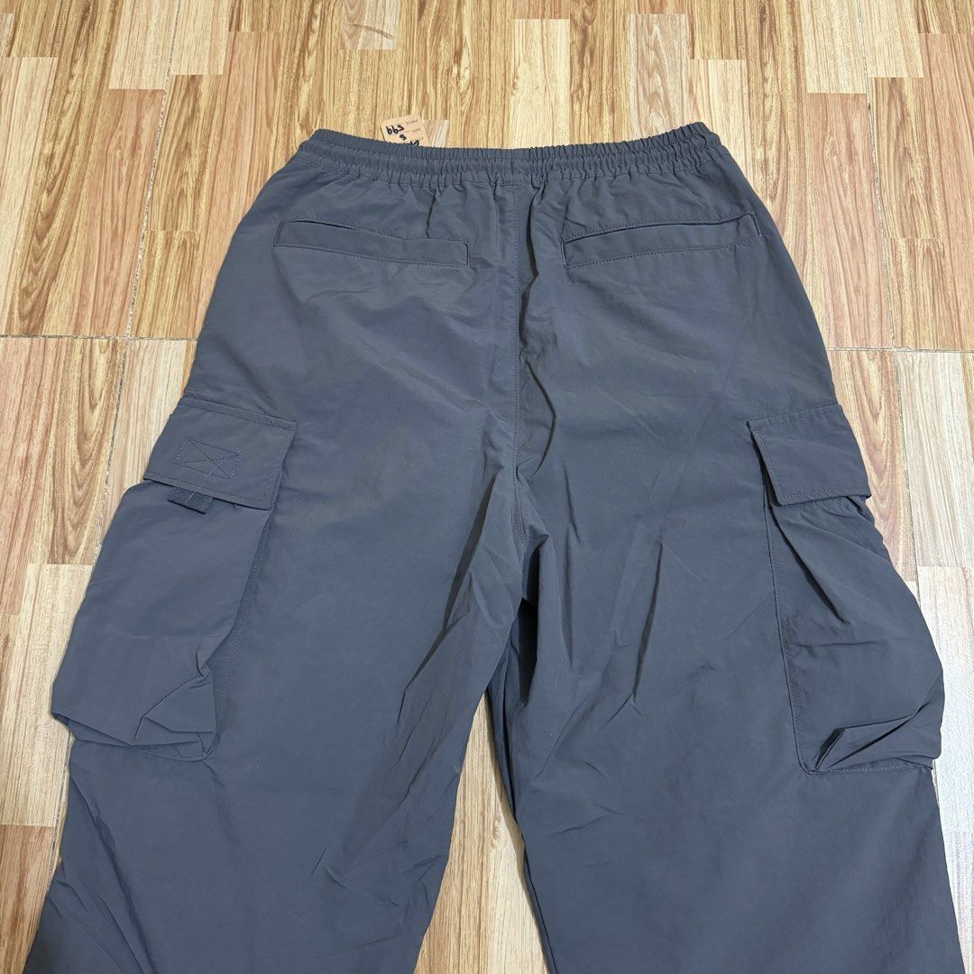 GU MEN’S NYLON CARGO JOGGER PANTS (Category: Joggers) located in Manila. Submitted by thrifthing_121102 (Listing ID 1469136141, Image 3). Description: GU MEN’S NYLON CARGO JOGGER PANTS •SIZE: Small •WAIST: 28-33” •LENGTH: 37” •COLOR: Gray •CODE: Y86 •EXCELLENT CONDITION •NO ISSUES ₱599 + SF ✅All items are in excellent to new condition. ✅Color may vary due to lighting. 📦J&T Express or Lalamove Shipping. 💸Gcash Payment. 📍Moonwalk, Paranaque City