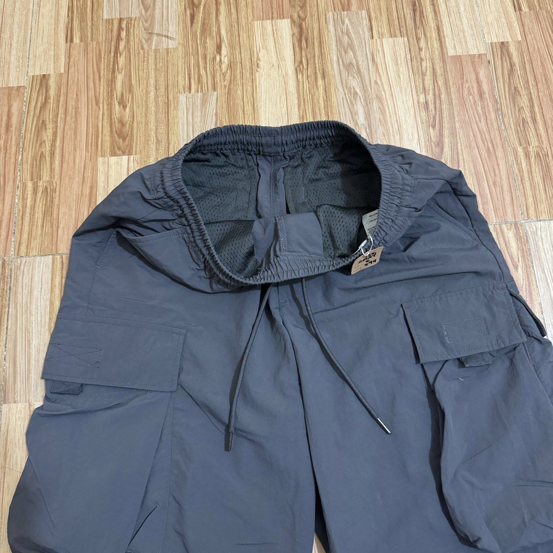 GU MEN’S NYLON CARGO JOGGER PANTS (Category: Joggers) located in Manila. Submitted by thrifthing_121102 (Listing ID 1469136141, Image 2). Description: GU MEN’S NYLON CARGO JOGGER PANTS •SIZE: Small •WAIST: 28-33” •LENGTH: 37” •COLOR: Gray •CODE: Y86 •EXCELLENT CONDITION •NO ISSUES ₱599 + SF ✅All items are in excellent to new condition. ✅Color may vary due to lighting. 📦J&T Express or Lalamove Shipping. 💸Gcash Payment. 📍Moonwalk, Paranaque City