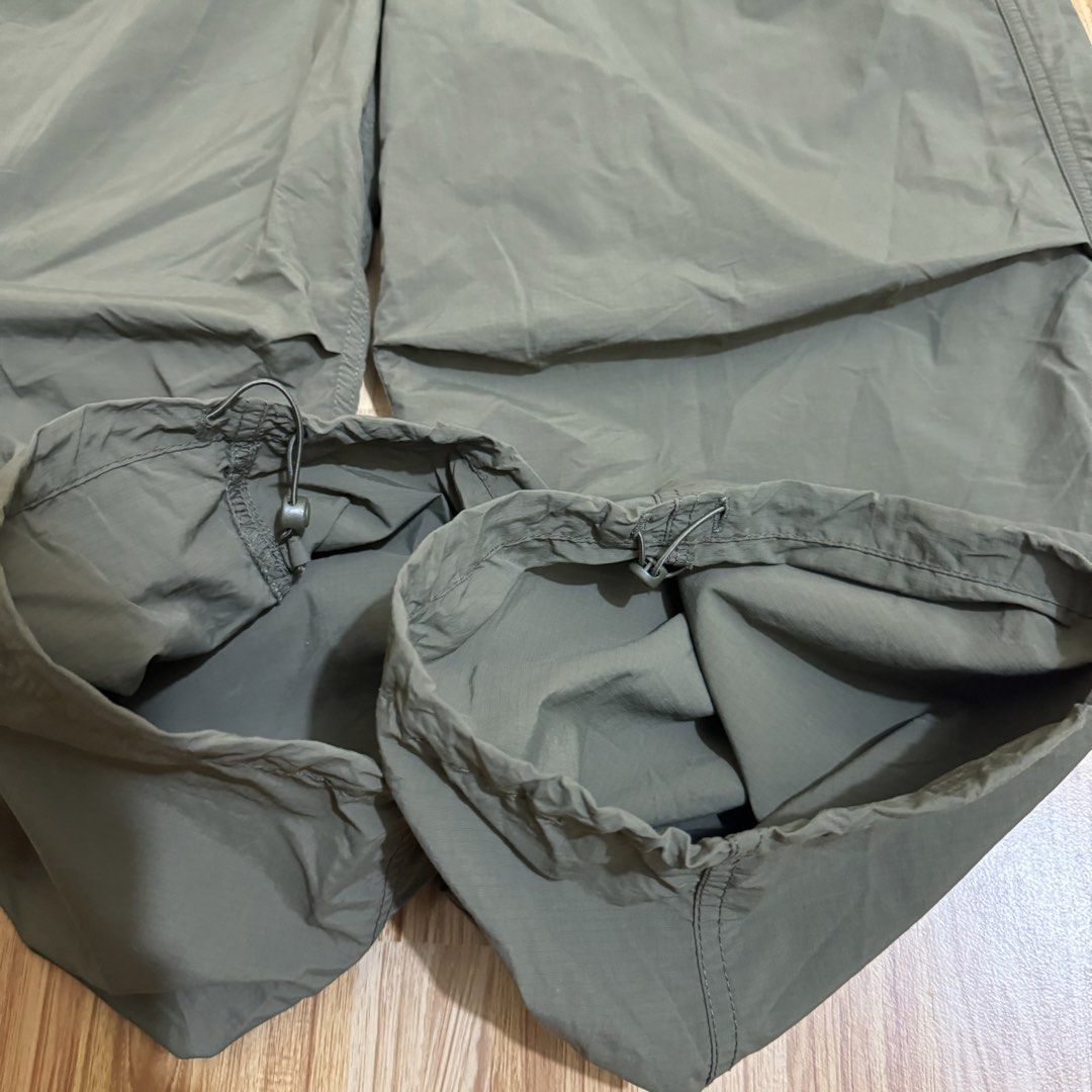GU MEN’S NYLON PARACHUTE PANTS (Category: Trousers) located in Manila. Submitted by thrifthing_121102 (Listing ID 1469125662, Image 2). Description: GU MEN’S NYLON PARACHUTE PANTS •SIZE: Large •WAIST: 33-36” •LENGTH: 39” •HEM: 10.5” •COLOR: Green •CODE: Y62 •EXCELLENT CONDITION •NO ISSUES ₱599 + SF ✅All items are in excellent to new condition. ✅Color may vary due to lighting. 📦J&T Express or Lalamove Shipping. 💸Gcash Payment. 📍Moonwalk, Parana