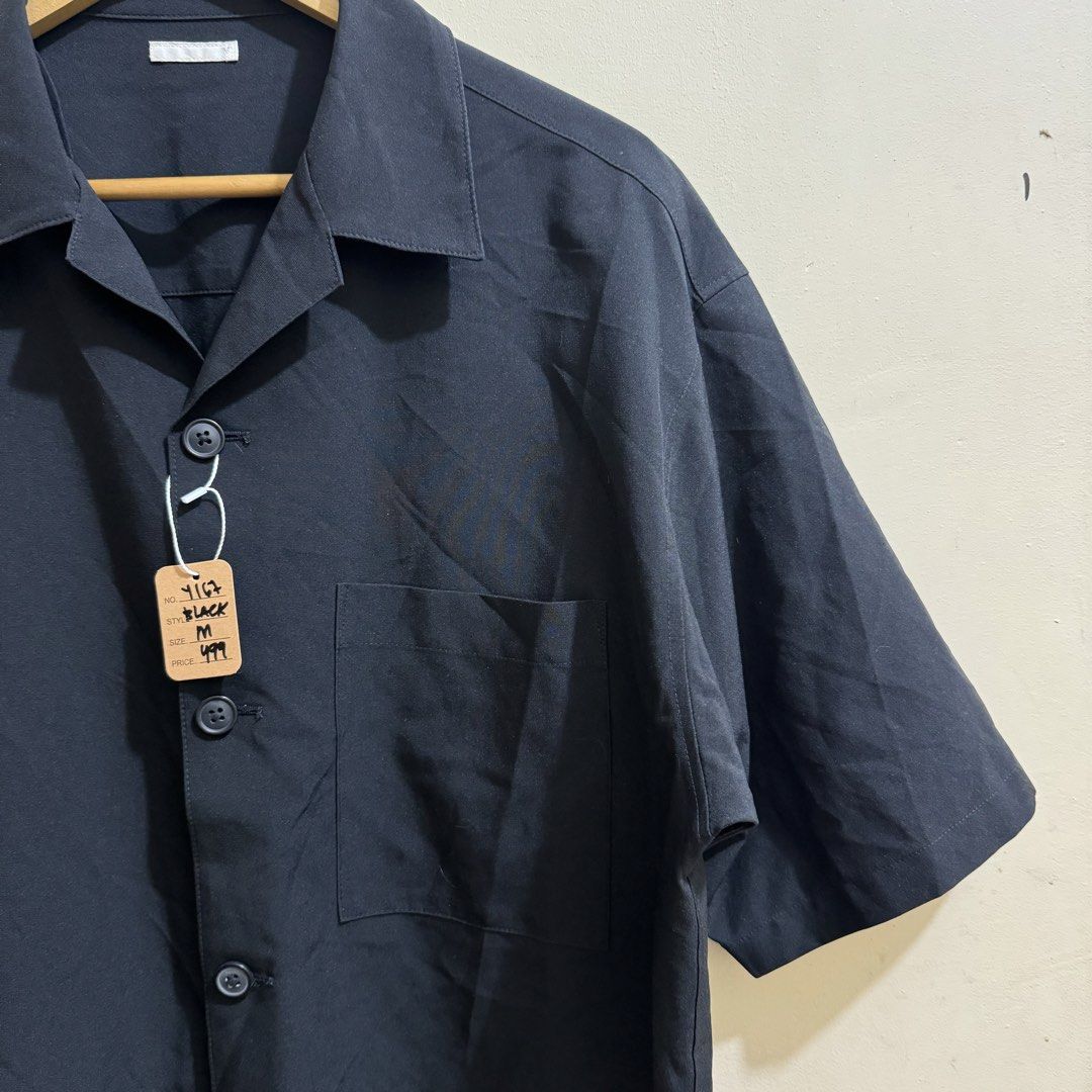 GU MEN’S OPEN COLLAR POLO (Category: Tshirts & Polo Shirts ) located in Manila. Submitted by thrifthing_121102 (Listing ID 1469156118, Image 3). Description: GU MEN’S OPEN COLLAR POLO •SIZE: Medium •WIDTH: 23” •LENGTH: 26.5 •COLOR: Black •CODE: Y167 •EXCELLENT CONDITION •NO ISSUES ₱499 + SF ✅All items are in excellent to new condition. ✅Color may vary due to lighting. 📦J&T Express or Lalamove Shipping. 💸Gcash Payment. 📍Moonwalk, Paranaque City