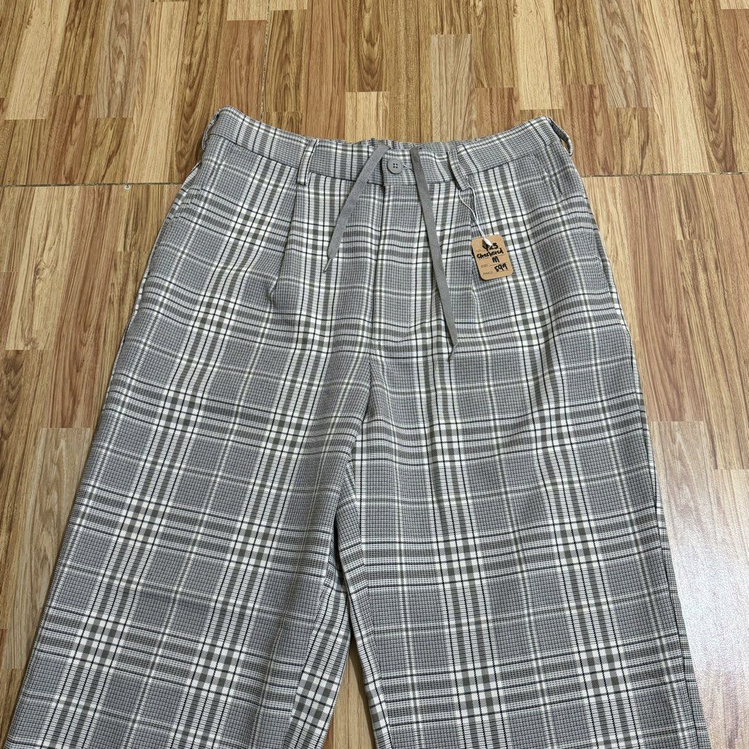 GU MEN’S PLAID WIDE TROUSER (Category: Trousers) located in Manila. Submitted by thrifthing_121102 (Listing ID 1469017153, Image 2). Description: GU MEN’S PLAID WIDE TROUSER •SIZE: Medium •WAIST: 30-32” •LENGTH: 39” •HEM: 10” •COLOR: Gray Plaid •CODE: Y25 •EXCELLENT CONDITION •NO ISSUES ₱599 + SF ✅All items are in excellent to new condition. ✅Color may vary due to lighting. 📦J&T Express or Lalamove Shipping. 💸Gcash Payment. 📍Moonwalk, Paranaqu