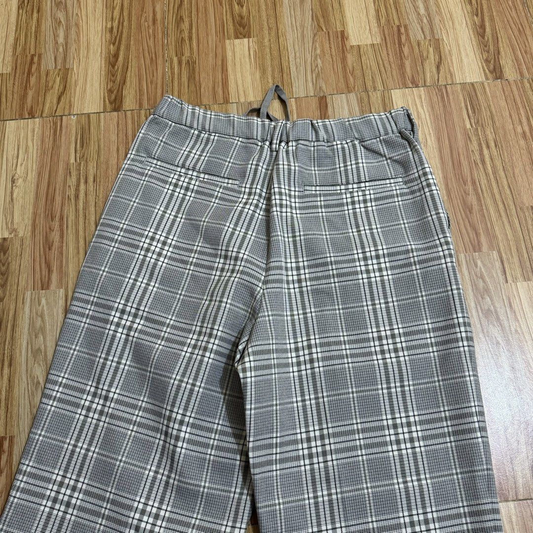 GU MEN’S PLAID WIDE TROUSER (Category: Trousers) located in Manila. Submitted by thrifthing_121102 (Listing ID 1469017153, Image 3). Description: GU MEN’S PLAID WIDE TROUSER •SIZE: Medium •WAIST: 30-32” •LENGTH: 39” •HEM: 10” •COLOR: Gray Plaid •CODE: Y25 •EXCELLENT CONDITION •NO ISSUES ₱599 + SF ✅All items are in excellent to new condition. ✅Color may vary due to lighting. 📦J&T Express or Lalamove Shipping. 💸Gcash Payment. 📍Moonwalk, Paranaqu