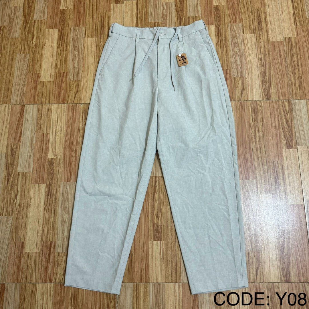 GU MEN’S PLEATED ANKLE TROUSER (Category: Trousers) located in Manila. Submitted by thrifthing_121102 (Listing ID 1468975300, Image 1). Description: GU MEN’S PLEATED ANKLE TROUSER •SIZE: Small •WAIST: 28-30” •LENGTH: 36.5” •HEM: 7” •COLOR: Light Gray •CODE: Y08 •EXCELLENT CONDITION •NO ISSUES ₱599 + SF ✅All items are in excellent to new condition. ✅Color may vary due to lighting. 📦J&T Express or Lalamove Shipping. 💸Gcash Payment. 📍Moonwalk, Pa