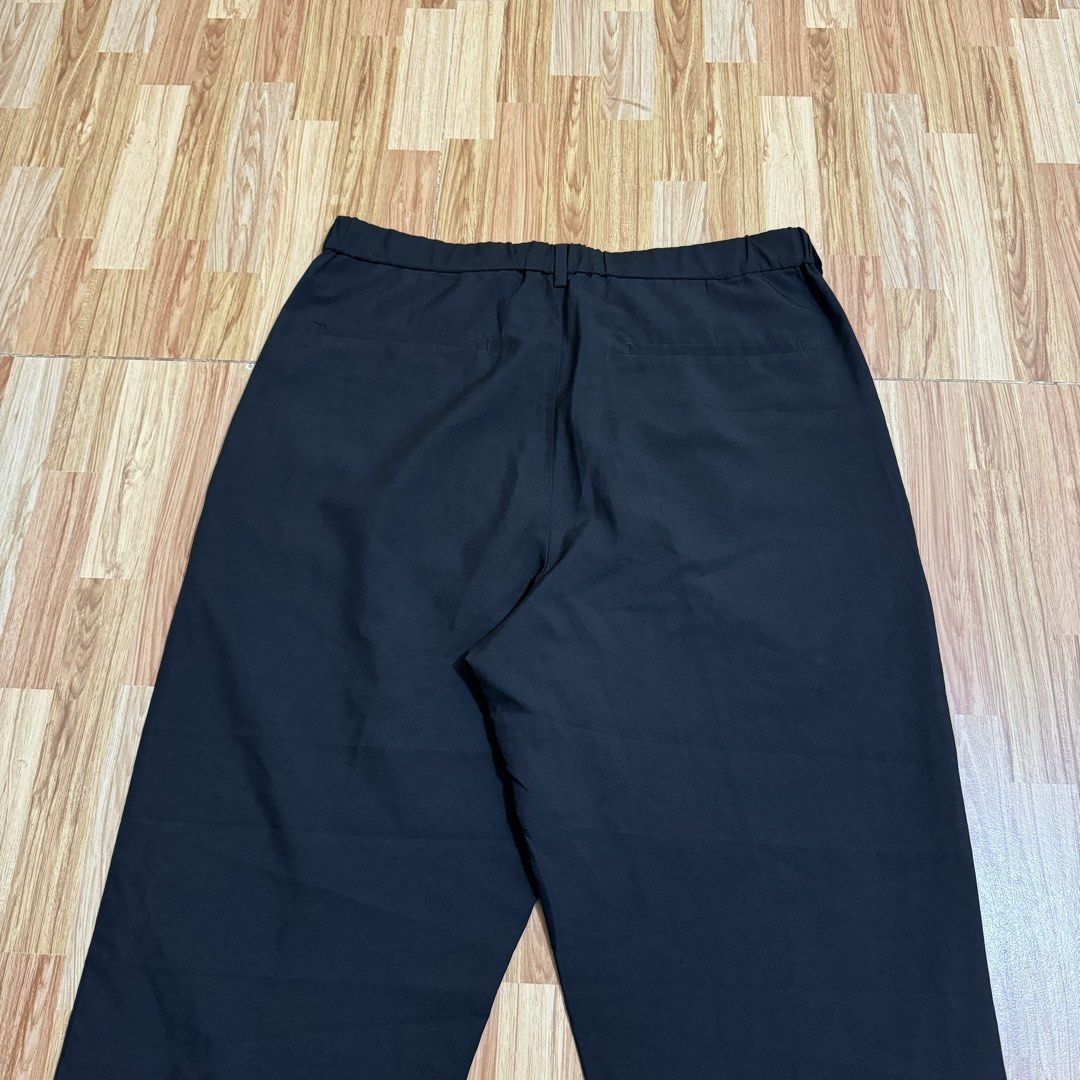GU MEN’S PLEATED ANKLE TROUSER (Category: Trousers) located in Manila. Submitted by thrifthing_121102 (Listing ID 1469002935, Image 3). Description: GU MEN’S PLEATED ANKLE TROUSER •SIZE: XL •WAIST: 34-36” •LENGTH: 38.5” •HEM: 8” •COLOR: Black •CODE: Y16 •EXCELLENT CONDITION •NO ISSUES ₱599 + SF ✅All items are in excellent to new condition. ✅Color may vary due to lighting. 📦J&T Express or Lalamove Shipping. 💸Gcash Payment. 📍Moonwalk, Paranaque 