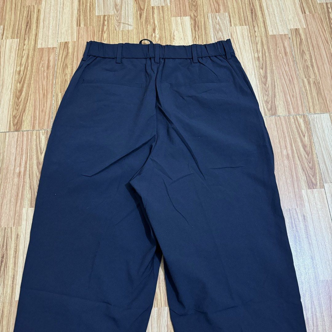 GU MEN’S PLEATED ANKLE TROUSER (Category: Trousers) located in Manila. Submitted by thrifthing_121102 (Listing ID 1469158238, Image 3). Description: GU MEN’S PLEATED ANKLE TROUSER •SIZE: Medium •WAIST: 30-32” •LENGTH: 37” •HEM: 7.5” •COLOR: Navy Blue •CODE: Y218 •EXCELLENT CONDITION •NO ISSUES ₱599 + SF ✅All items are in excellent to new condition. ✅Color may vary due to lighting. 📦J&T Express or Lalamove Shipping. 💸Gcash Payment. 📍Moonwalk, P