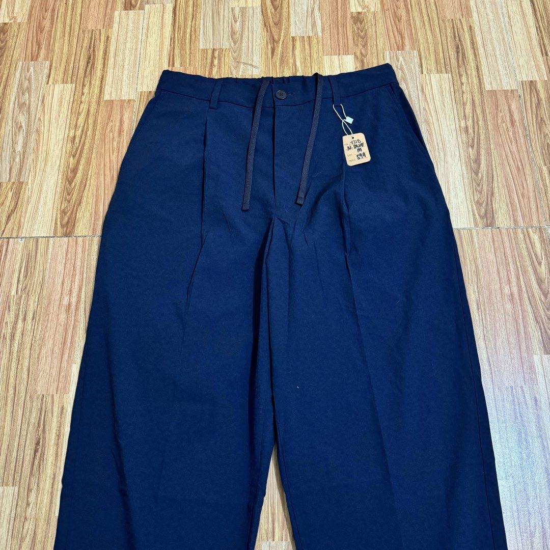 GU MEN’S PLEATED ANKLE TROUSER (Category: Trousers) located in Manila. Submitted by thrifthing_121102 (Listing ID 1469158238, Image 2). Description: GU MEN’S PLEATED ANKLE TROUSER •SIZE: Medium •WAIST: 30-32” •LENGTH: 37” •HEM: 7.5” •COLOR: Navy Blue •CODE: Y218 •EXCELLENT CONDITION •NO ISSUES ₱599 + SF ✅All items are in excellent to new condition. ✅Color may vary due to lighting. 📦J&T Express or Lalamove Shipping. 💸Gcash Payment. 📍Moonwalk, P
