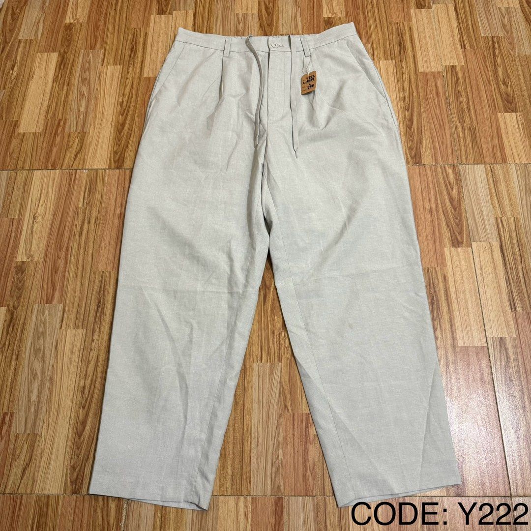 GU MEN’S PLEATED ANKLE TROUSER (Category: Trousers) located in Manila. Submitted by thrifthing_121102 (Listing ID 1469158346, Image 1). Description: GU MEN’S PLEATED ANKLE TROUSER •SIZE: Large •WAIST: 32-34” •LENGTH: 37.5” •HEM: 7.5” •COLOR: Light Gray •CODE: Y222 •EXCELLENT CONDITION •NO ISSUES ₱599 + SF ✅All items are in excellent to new condition. ✅Color may vary due to lighting. 📦J&T Express or Lalamove Shipping. 💸Gcash Payment. 📍Moonwalk,