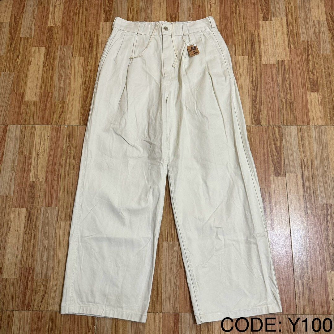 GU MEN’S PLEATED WIDE JEANS (Category: Jeans) located in Manila. Submitted by thrifthing_121102 (Listing ID 1469140006, Image 1). Description: GU MEN’S PLEATED WIDE JEANS •SIZE: Small •WAIST: 29” •LENGTH: 40” •HEM: 10.5” •COLOR: Off White •CODE: Y100 •EXCELLENT CONDITION •NO ISSUES ₱699 + SF ✅All items are in excellent to new condition. ✅Color may vary due to lighting. 📦J&T Express or Lalamove Shipping. 💸Gcash Payment. 📍Moonwalk, Paranaque Cit
