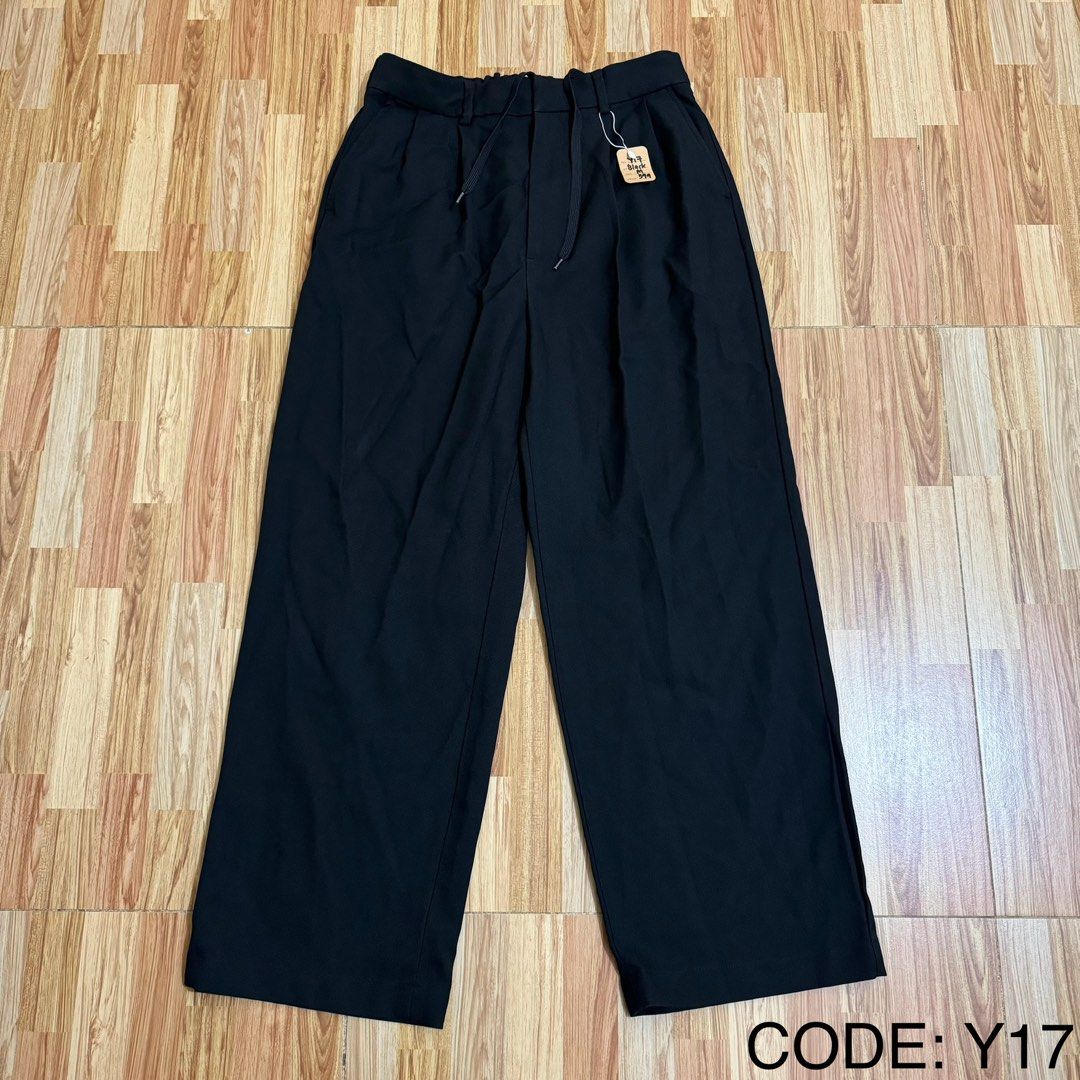GU MEN’S PLEATED WIDE PANTS (Category: Trousers) located in Manila. Submitted by thrifthing_121102 (Listing ID 1469003156, Image 1). Description: GU MEN’S PLEATED WIDE PANTS •SIZE: Medium •WAIST: 29-31” •LENGTH: 39” •HEM: 10” •COLOR: Black •CODE: Y17 •EXCELLENT CONDITION •NO ISSUES ₱599 + SF ✅All items are in excellent to new condition. ✅Color may vary due to lighting. 📦J&T Express or Lalamove Shipping. 💸Gcash Payment. 📍Moonwalk, Paranaque Cit