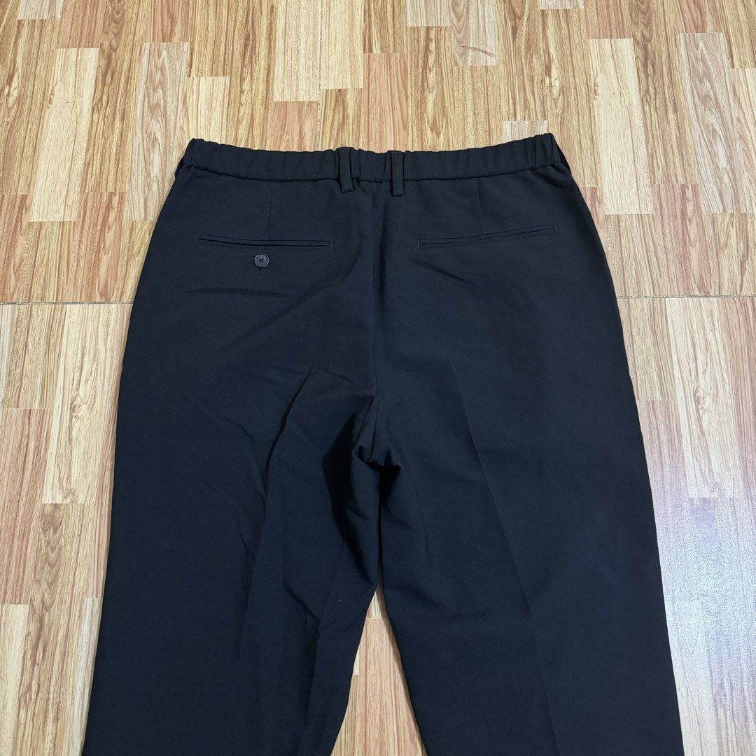 GU MEN’S ULTRALIGHT EASY PANTS (Category: Trousers) located in Manila. Submitted by thrifthing_121102 (Listing ID 1468973840, Image 3). Description: GU MEN’S ULTRALIGHT EASY PANTS •SIZE: Medium •WAIST: 30-32” •LENGTH: 38” •HEM: 7” •COLOR: Black •CODE: Y01 •EXCELLENT CONDITION •NO ISSUES ₱599 + SF ✅All items are in excellent to new condition. ✅Color may vary due to lighting. 📦J&T Express or Lalamove Shipping. 💸Gcash Payment. 📍Moonwalk, Paranaqu