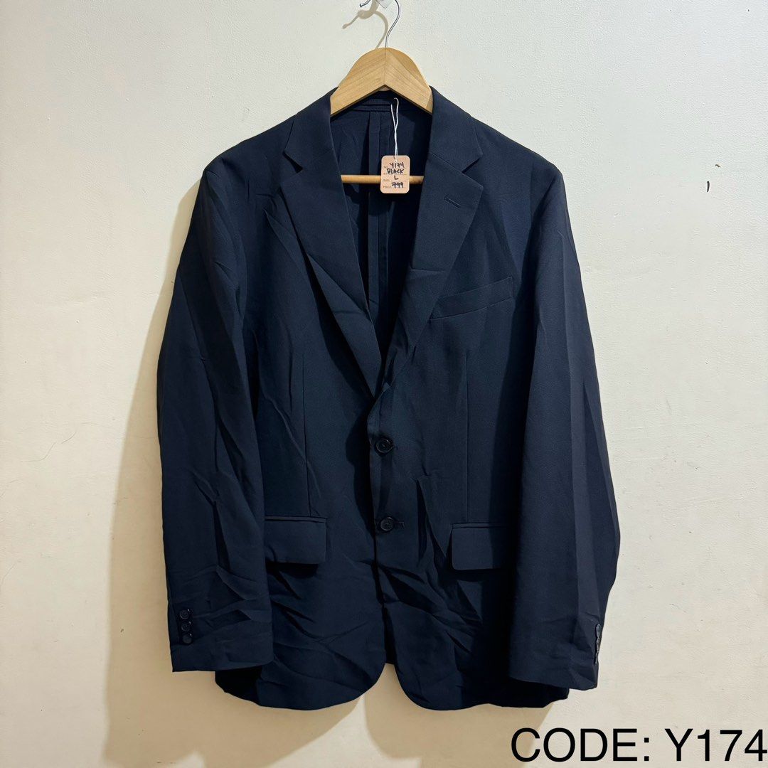 GU MEN’S ULTRALIGHT JACKET (Category: Coats, Jackets and Outerwear) located in Manila. Submitted by thrifthing_121102 (Listing ID 1469156376, Image 1). Description: GU MEN’S ULTRALIGHT JACKET •SIZE: Large •WIDTH: 21” •LENGTH: 29” •COLOR: Black •CODE: Y174 •EXCELLENT CONDITION •NO ISSUES ₱799 + SF ✅All items are in excellent to new condition. ✅Color may vary due to lighting. 📦J&T Express or Lalamove Shipping. 💸Gcash Payment. 📍Moonwalk, Paranaqu