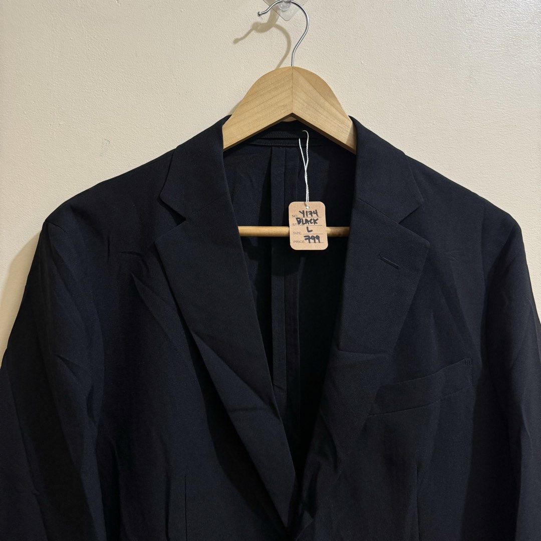 GU MEN’S ULTRALIGHT JACKET (Category: Coats, Jackets and Outerwear) located in Manila. Submitted by thrifthing_121102 (Listing ID 1469156376, Image 2). Description: GU MEN’S ULTRALIGHT JACKET •SIZE: Large •WIDTH: 21” •LENGTH: 29” •COLOR: Black •CODE: Y174 •EXCELLENT CONDITION •NO ISSUES ₱799 + SF ✅All items are in excellent to new condition. ✅Color may vary due to lighting. 📦J&T Express or Lalamove Shipping. 💸Gcash Payment. 📍Moonwalk, Paranaqu