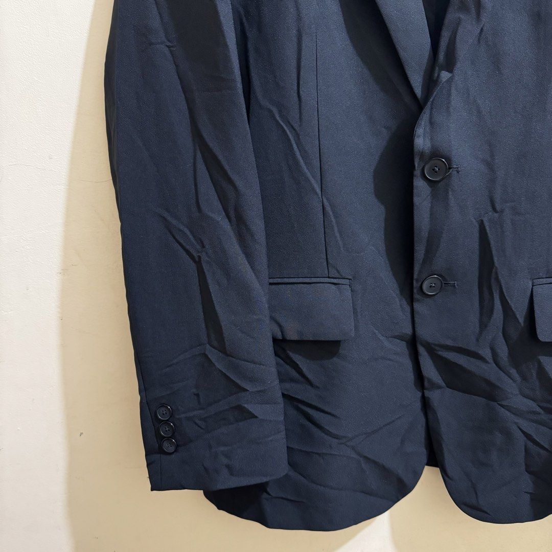 GU MEN’S ULTRALIGHT JACKET (Category: Coats, Jackets and Outerwear) located in Manila. Submitted by thrifthing_121102 (Listing ID 1469156376, Image 3). Description: GU MEN’S ULTRALIGHT JACKET •SIZE: Large •WIDTH: 21” •LENGTH: 29” •COLOR: Black •CODE: Y174 •EXCELLENT CONDITION •NO ISSUES ₱799 + SF ✅All items are in excellent to new condition. ✅Color may vary due to lighting. 📦J&T Express or Lalamove Shipping. 💸Gcash Payment. 📍Moonwalk, Paranaqu