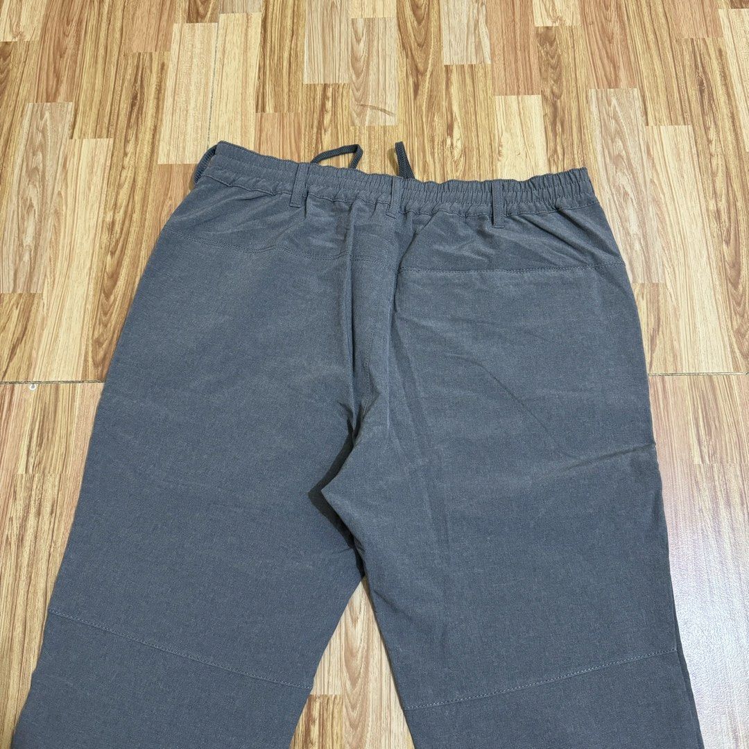 GU MEN’S ULTRA-STRETCH JOGGER PANTS (Category: Joggers) located in Manila. Submitted by thrifthing_121102 (Listing ID 1469002628, Image 3). Description: GU MEN’S ULTRA-STRETCH JOGGER PANTS •SIZE: Medium •WAIST: 30-33” •LENGTH: 36.5” •COLOR: Gray •CODE: Y15 •EXCELLENT CONDITION •NO ISSUES ₱499 + SF ✅All items are in excellent to new condition. ✅Color may vary due to lighting. 📦J&T Express or Lalamove Shipping. 💸Gcash Payment. 📍Moonwalk, Paranaq