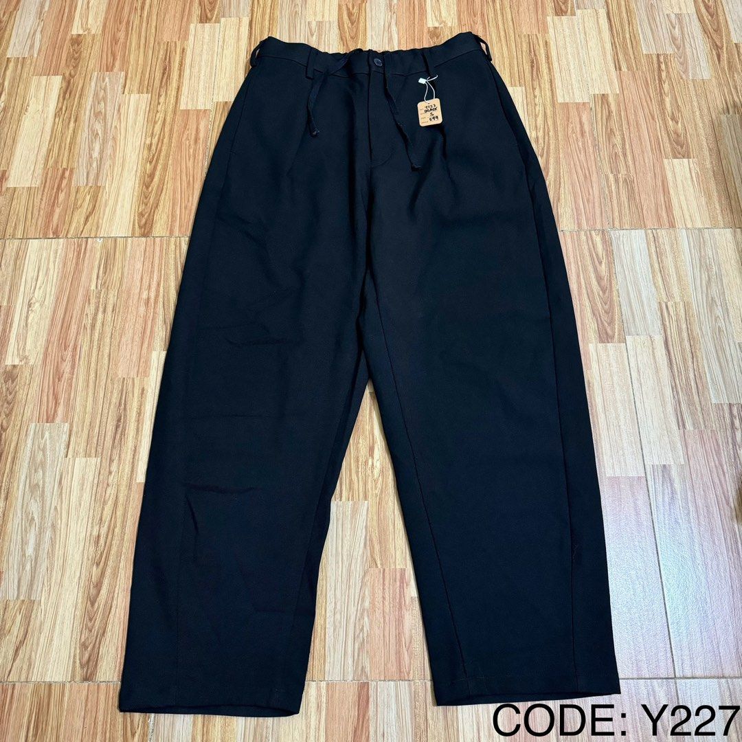 GU MEN’S WIDE CURVED PANTS (Category: Trousers) located in Manila. Submitted by thrifthing_121102 (Listing ID 1469158562, Image 1). Description: GU MEN’S WIDE CURVED PANTS •SIZE: Small •WAIST: 29-31” •LENGTH: 38” •HEM: 8.5” •COLOR: Black •CODE: Y227 •EXCELLENT CONDITION •NO ISSUES ₱599 + SF ✅All items are in excellent to new condition. ✅Color may vary due to lighting. 📦J&T Express or Lalamove Shipping. 💸Gcash Payment. 📍Moonwalk, Paranaque City