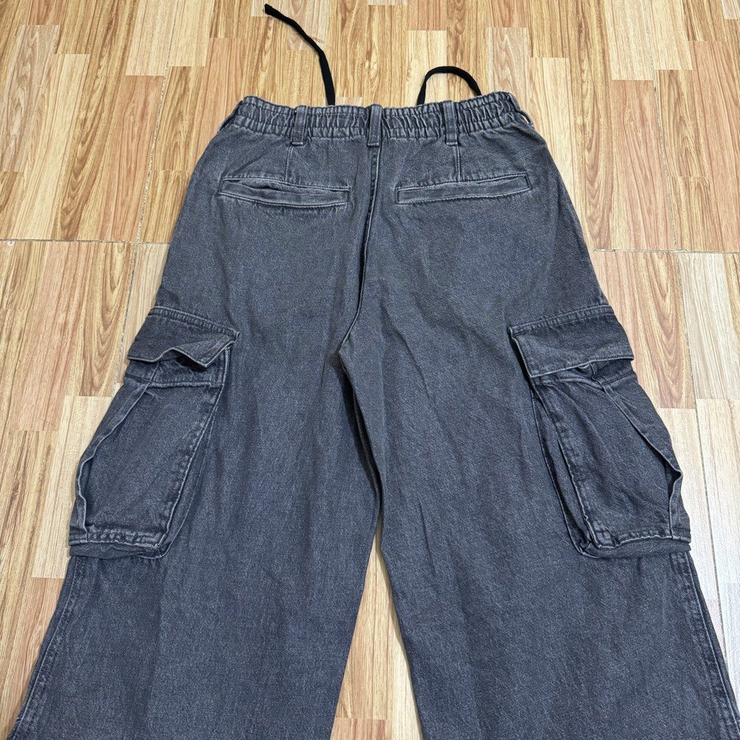 GU MEN’S WIDE STRAIGHT DENIM CARGO PANTS (Category: Jeans) located in Manila. Submitted by thrifthing_121102 (Listing ID 1469136779, Image 3). Description: GU MEN’S WIDE STRAIGHT DENIM CARGO PANTS •SIZE: XS •WAIST: 26-28” •LENGTH: 40” •HEM: 10” •COLOR: Washed Black •CODE: Y88 •EXCELLENT CONDITION •NO ISSUES ₱699 + SF ✅All items are in excellent to new condition. ✅Color may vary due to lighting. 📦J&T Express or Lalamove Shipping. 💸Gcash Payment.