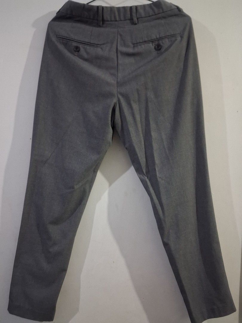 GU Semi Stretched Pants Unisex (Category: Trousers) located in Mandaluyong City. Submitted by daddyjpanlilio24 (Listing ID 1469092696, Image 2). Description: FIX PRICE+SF Small on tag Waist 29-30" Length 37.5" Thigh 10" Hem 6.5" Nakalilip ang hem para di halata tahi Color Gray Condition 9/10 Colo 9/10 No issue Mandaluyong Shipping/Payment: Gcash/Maya Jnt payment 1st no cod Lalamove payment upon rider pick up.