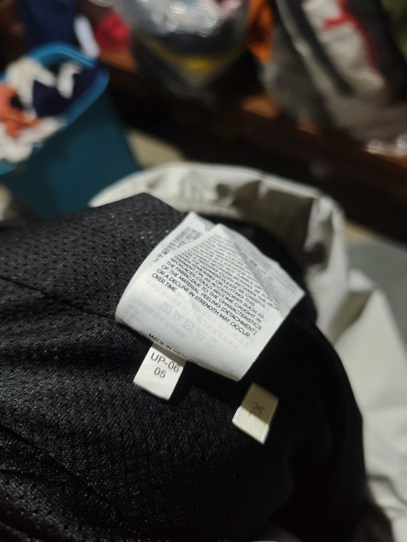 GU Windproof shell parka Jacket (Category: Coats, Jackets and Outerwear) located in Dagupan City. Submitted by johnny.flips (Listing ID 1469056427, Image 3). Description: 25W 26.8-28L in excellent condition needs wash/stain.