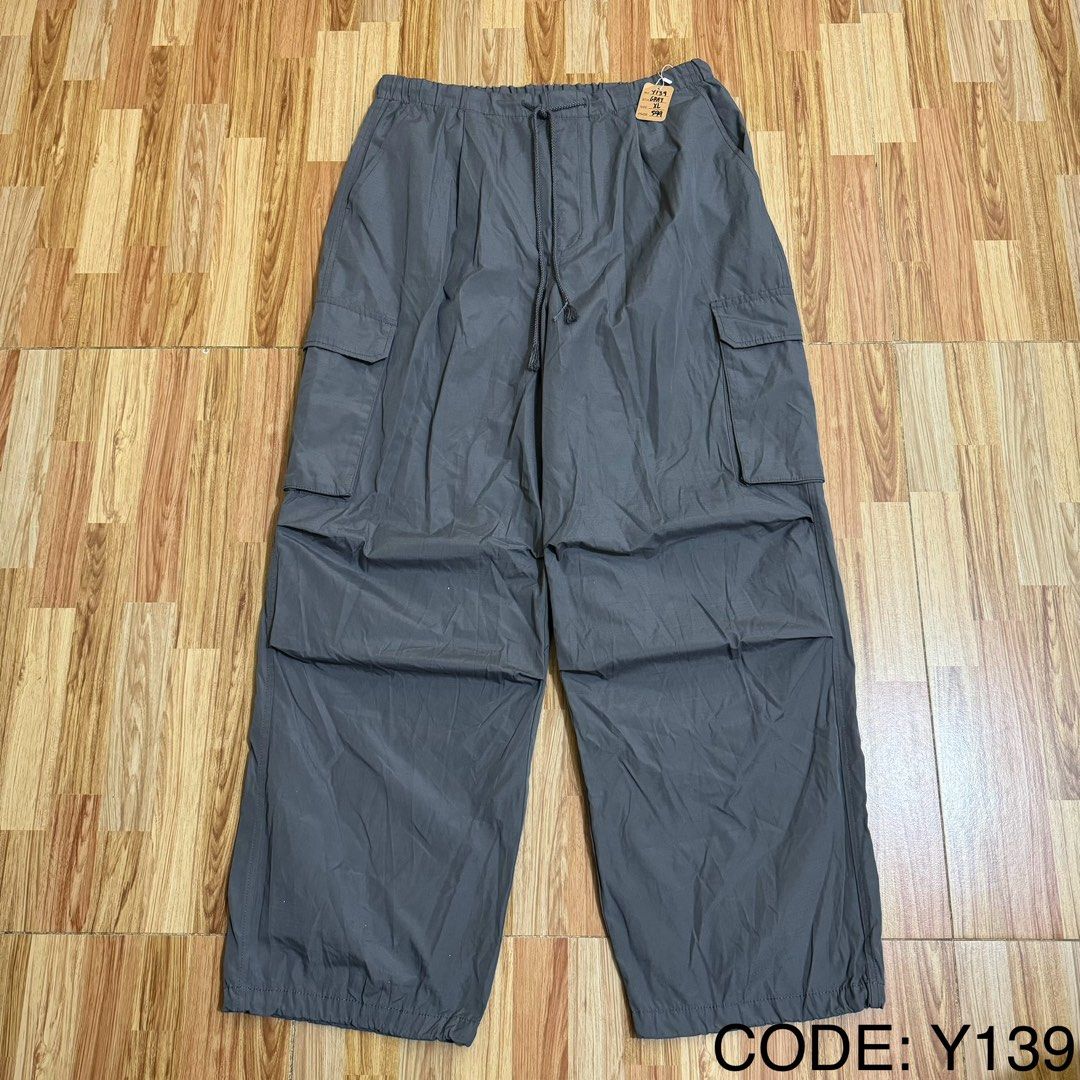 GU WOMEN’S CARGO PARACHUTE PANTS (Category: Other Bottoms) located in Manila. Submitted by thrifthing_121102 (Listing ID 1469148207, Image 1). Description: GU WOMEN’S CARGO PARACHUTE PANTS •SIZE: XL •WAIST: 30-35” •LENGTH: 40” •HEM: 9” •COLOR: Gray •CODE: Y139 •EXCELLENT CONDITION •NO ISSUES ₱599 + SF ✅All items are in excellent to new condition. ✅Color may vary due to lighting. 📦J&T Express or Lalamove Shipping. 💸Gcash Payment. 📍Moonwalk, Par