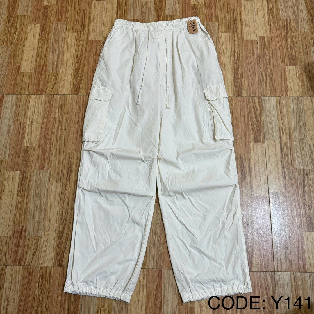 GU WOMEN’S CARGO PARACHUTE PANTS (Category: Other Bottoms) located in Manila. Submitted by thrifthing_121102 (Listing ID 1469148713, Image 1). Description: GU WOMEN’S CARGO PARACHUTE PANTS •SIZE: Medium •WAIST: 26-32” •LENGTH: 39.5” •HEM: 9” •COLOR: White •CODE: Y141 •EXCELLENT CONDITION •NO ISSUES ₱599 + SF ✅All items are in excellent to new condition. ✅Color may vary due to lighting. 📦J&T Express or Lalamove Shipping. 💸Gcash Payment. 📍Moonwa