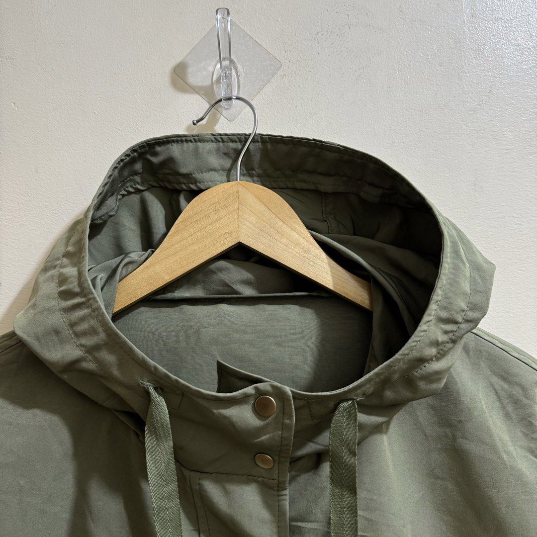 GU WOMEN’S MOUNTAIN PARKA (Category: Coats, Jackets and Outerwear) located in Manila. Submitted by thrifthing_121102 (Listing ID 1469157238, Image 3). Description: GU WOMEN’S MOUNTAIN PARKA •SIZE: XS •WIDTH: 19” •LENGTH: 22” •COLOR: Green •CODE: Y194 •EXCELLENT CONDITION •NO ISSUES ₱799 + SF ✅All items are in excellent to new condition. ✅Color may vary due to lighting. 📦J&T Express or Lalamove Shipping. 💸Gcash Payment. 📍Moonwalk, Paranaque Cit
