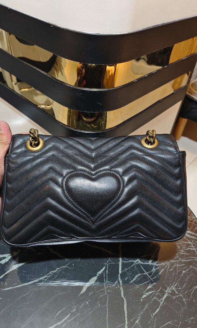 Gucci marmont 😍 (Category: Cross-body Bags) located in Andop. Submitted by dailyluxxurybrands (Listing ID 1469039572, Image 2). Description: coded gucci marmont in good condition normal signe of use.
