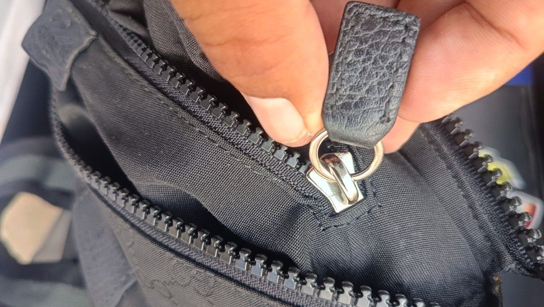 gucci monogram messenger bg (Category: Luxury Bags & Wallets) located in Manila. Submitted by jheizkiehi39708 (Listing ID 1469058376, Image 2). Description: gucci monogram authentic like new issue lst pic super minimal mlpit s zipper length 11.5 width 11.5.