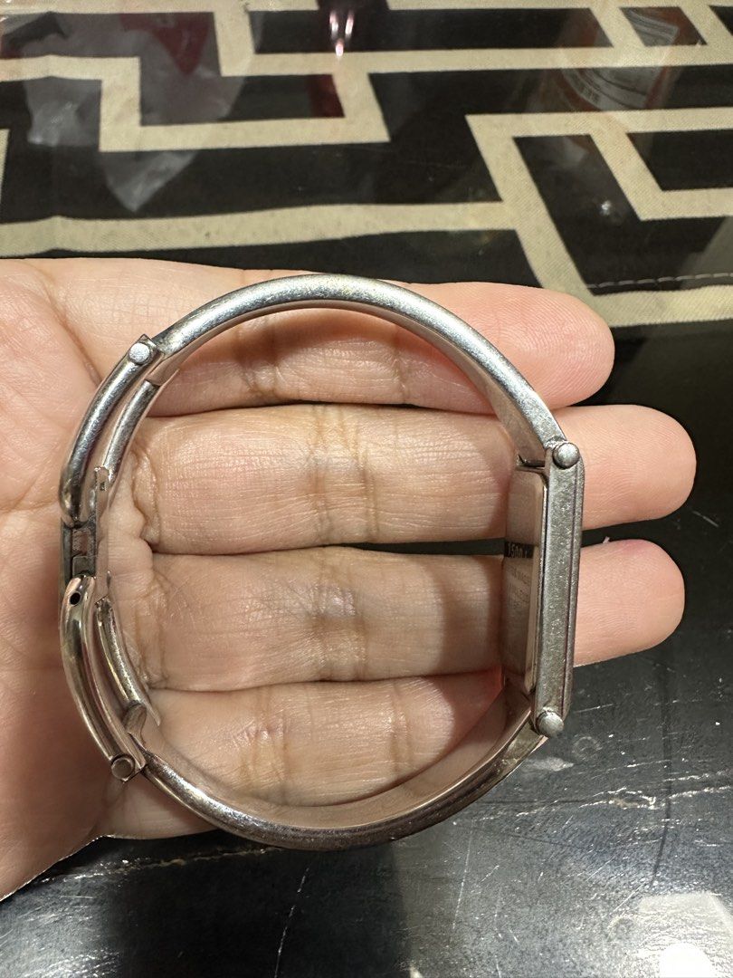 Gucci watch (Category: Luxury Watches) located in Tarlac. Submitted by rizasdeclutteringonline2 (Listing ID 1468988163, Image 3). Description: Gucci watch -with diamond -no cracks -used but not abused -no batter(papalagyan ko once na may bumili just to make sure na hindi sira ang watch) Not free SF po. -I bought this for ₱15,000 and selling it ₱12,000 and still negotiable wag lang baratin madali po ako kausap. God Bless everyone po .