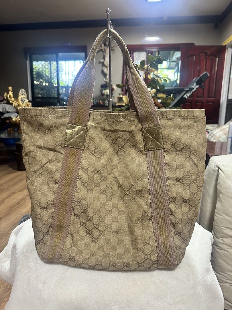 Gucci Weblarge Tote Bag (Category: Luxury Bags & Wallets) located in Davao. Submitted by vintagefashionwear (Listing ID 1469159164, Image 3). Description: Orig No rubbs, no holes Clean.