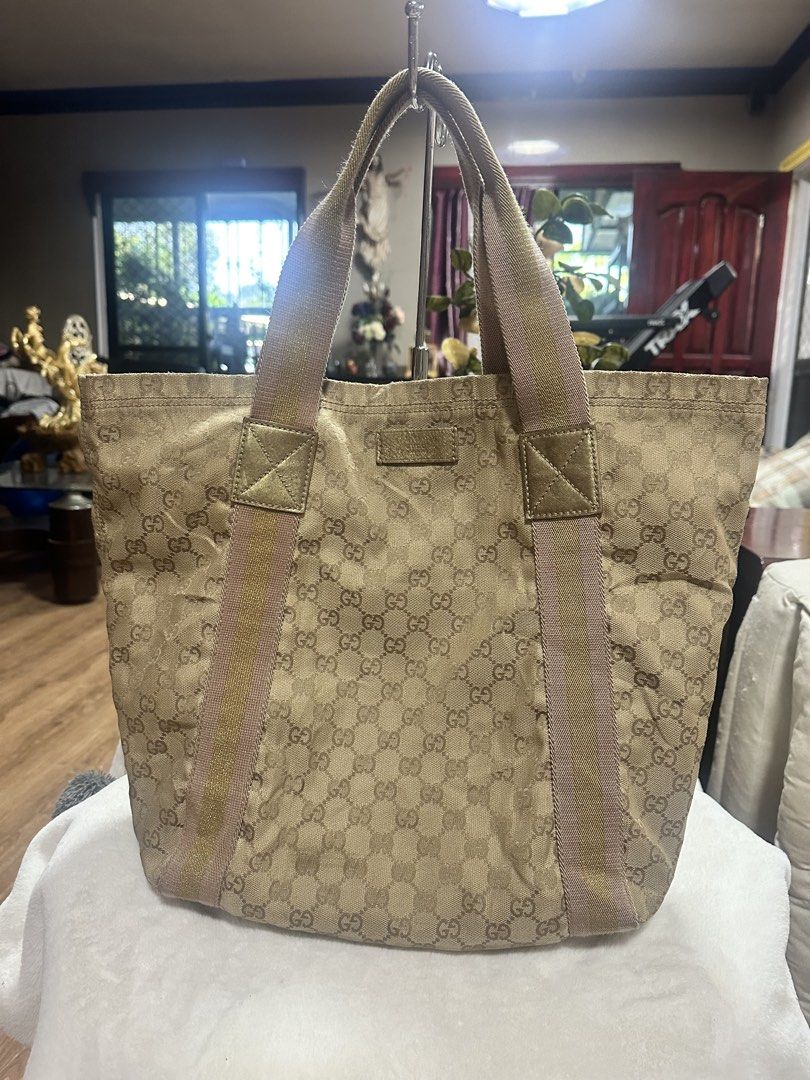 Gucci Weblarge Tote Bag (Category: Luxury Bags & Wallets) located in Davao. Submitted by vintagefashionwear (Listing ID 1469159164, Image 2). Description: Orig No rubbs, no holes Clean.