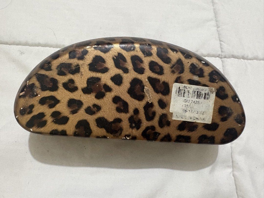 GUESS GU7401 Polarized Sunglasses with Case (Category: Sunglasses & Eyewear) located in Manila. Submitted by nykji96 (Listing ID 1468952342, Image 3). Description: - Brand/Model: Guess Polarized Sunglasses (GU7401 01D, 56-16-135 3P) - Color: Classic Black frame with polarized lenses - Condition: Lenses and frames are spotless and clean - Inclusion: Original hard glasses case featuring a stylish metallic gold leopard print pattern - Case Condition